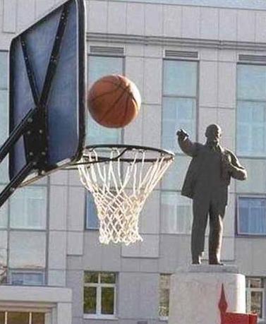 Lenine scores at basketball