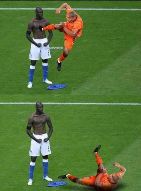 Funny  football/soccer meme – Balotelli De Jong