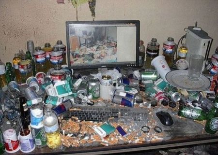 internet addict desk