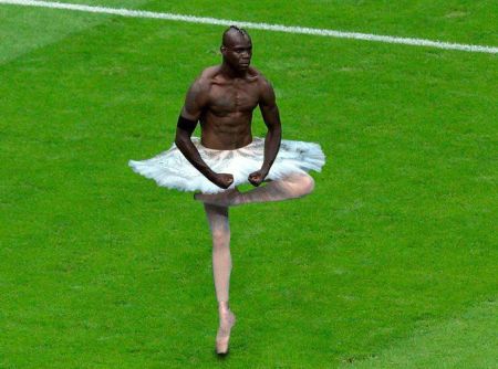 Funny  football/soccer meme – Balotelli ballerina