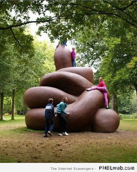 Giant poop sculpture at PMSLweb.com