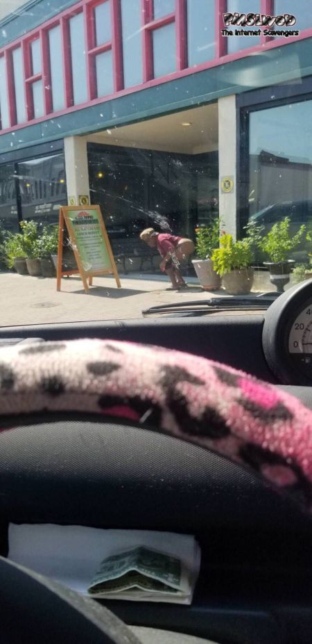 Taking a dump in the street funny WTF picture - Hilarious pictures post @PMSLweb.com